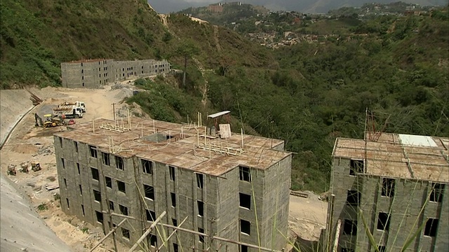 WS HA TD在委内瑞拉米兰达的加拉加斯/加拉加斯的山上放弃建造公寓楼视频下载