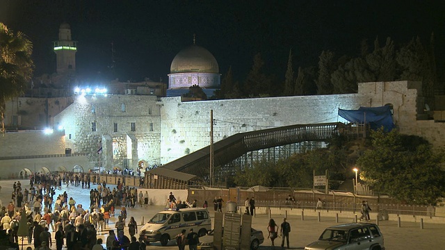 WS HA人们在耶路撒冷灯光节晚上/以色列耶路撒冷视频素材