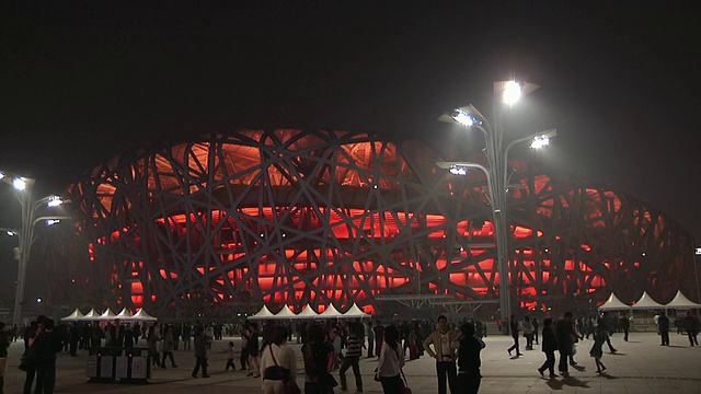 中国北京国家体育场外的人群视频下载