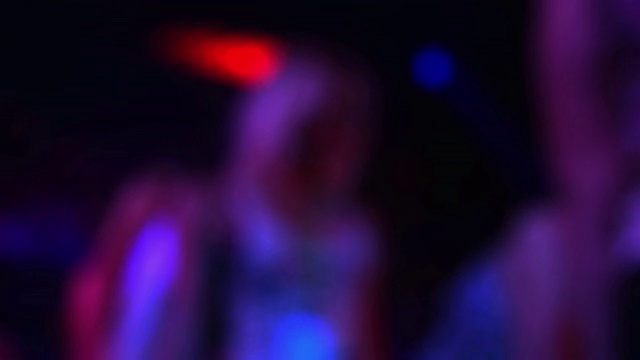 性感红俱乐部舞者慢动作视频素材