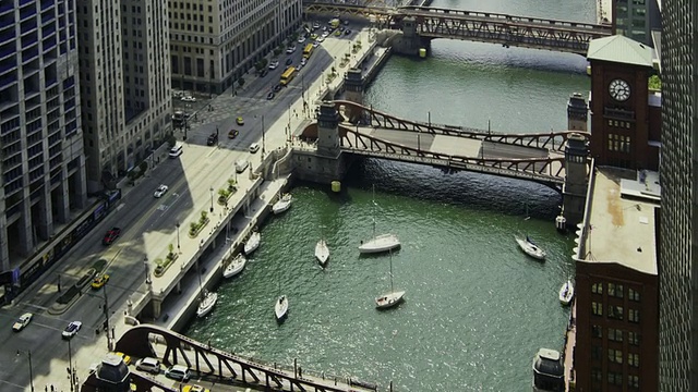 美国伊利诺斯州芝加哥市中心吊桥升高鸟瞰图视频素材
