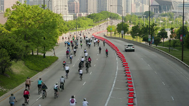 WS T/L Lake Shore Drive年度自行车活动期间的自行车交通/芝加哥，伊利诺伊州，美国视频素材