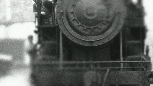蒸汽机火车经过- BW视频下载
