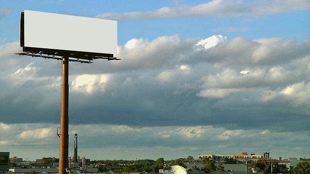 空白广告牌与云背景宽1080p24视频素材