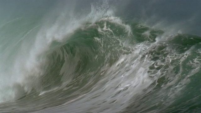 夏威夷瓦胡岛威美亚湾的宽镜头海浪视频下载