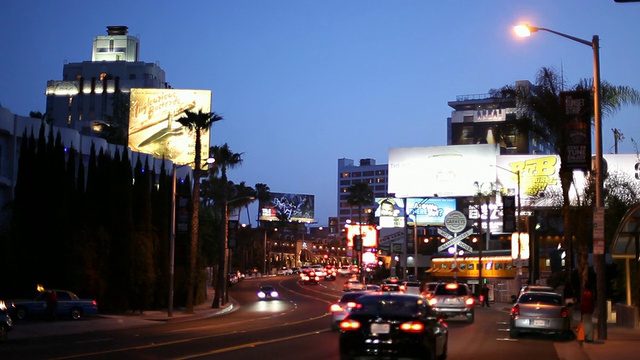 黄昏的WS街景/好莱坞，洛杉矶，加利福尼亚，美国视频素材