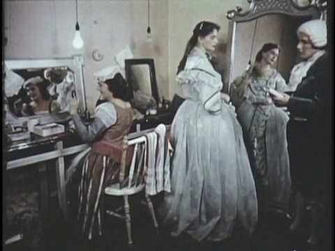 1955蒙太奇MS ZO人们到达剧院，演员们在化妆间里准备/新西兰/音频视频下载