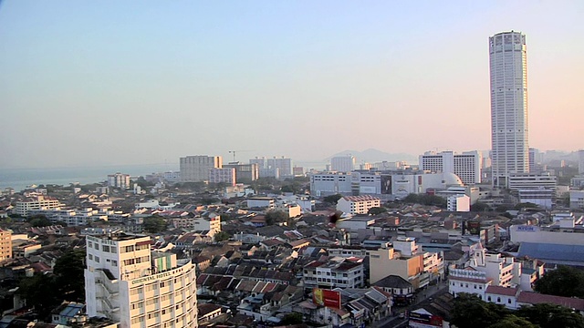 下午晚些时候看到槟城最高的建筑——Komtar / George Town，槟城，马来西亚视频素材