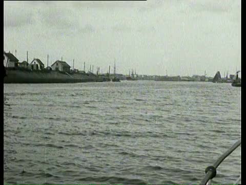 1914年阿姆斯特丹IJhaven内及周围的活动，港口工作人员，系泊船舶/荷兰北荷兰阿姆斯特丹视频素材
