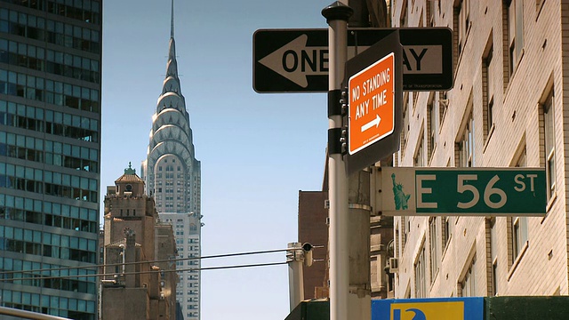 美国纽约州纽约市MS Chrysler大厦和第56街日间标志视频素材