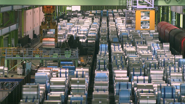 德国北莱茵-威斯特伐利亚蒂森钢铁公司/杜伊斯堡仓库的WS排钢板视频素材