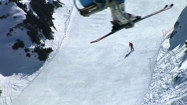 HD:在滑雪坡上视频素材