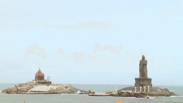 印度泰米尔纳德邦Kanyakumari岛上的thiruvaluvar雕像和Vivekananda岩石纪念碑视频素材