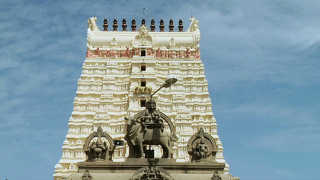 印度泰米尔纳德邦Ramanathaswamy庙前的雕像视频素材