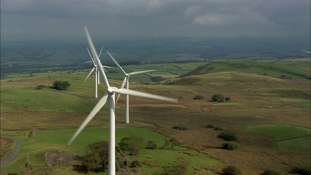 低架空，CU, ZO，风力涡轮机现场，Ceredigion，威尔士视频下载
