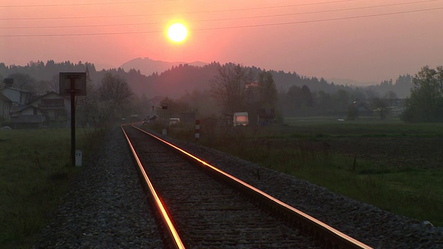 高清延时:铁路上的日出视频素材