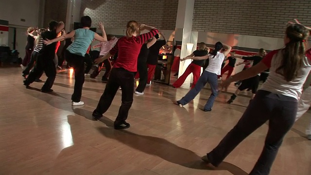 HD STEADYCAM:街舞课视频素材