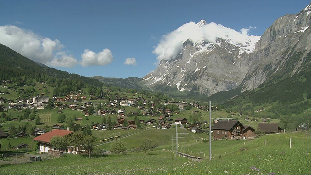 瑞士伯恩斯阿尔卑斯山Wetterhorn山/ Grindelwald的WS视图视频下载