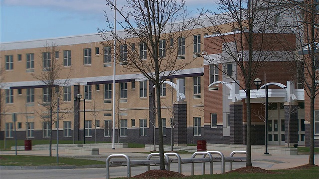 美国马萨诸塞州韦茅斯高中WS入口视频素材