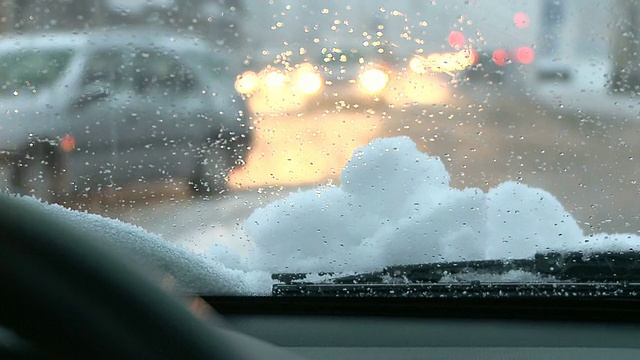 HD:在雪中驾驶视频素材