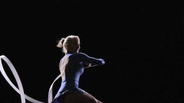 SLO MO艺术体操运动员用绳索表演/新西兰奥克兰视频下载