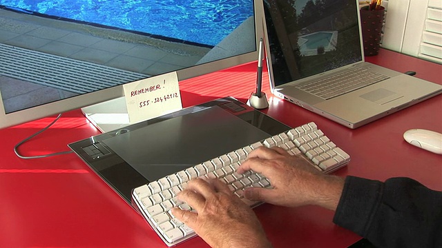 在键盘上打字的商人视频下载