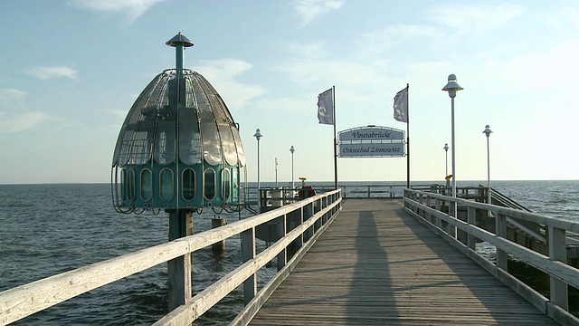 码头，波罗的海/津诺维茨，Usedom，梅克伦堡西波美拉尼亚，德国视频素材