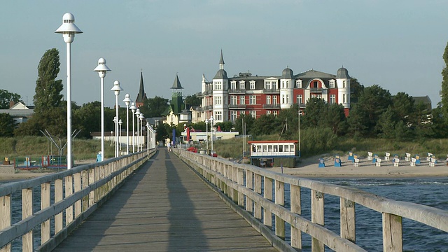 在波罗的海码头/津诺维茨，Usedom，梅克伦堡西波美拉尼亚，德国视频素材