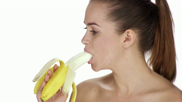 吃香蕉的女人视频素材