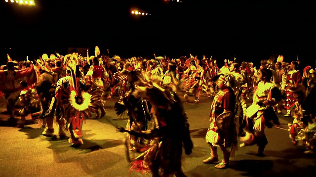 美国加州印第奥，在印度仪式的开幕式上有数百名舞者参加的WS盛大入场仪式视频素材