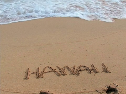 “夏威夷”这个词写在沙滩上视频购买