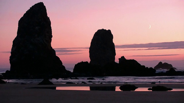 俄勒冈州坎农海滩的日落视频下载