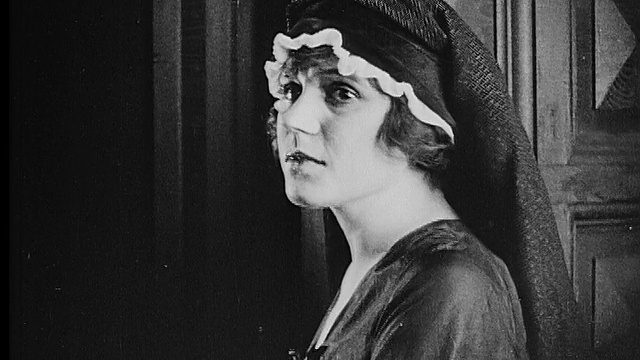 1916 B/W蒙太奇特写/女人/牧师/忧心的女人看着摄像机视频素材