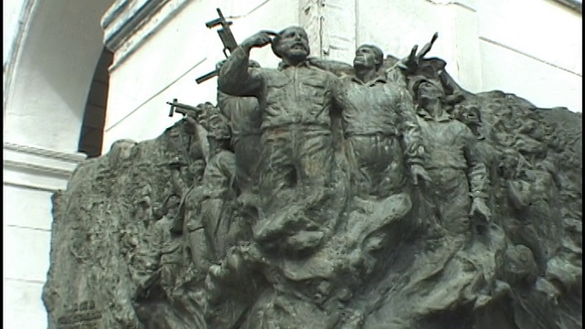 CU, ZO, MS，古巴哈瓦那革命纪念碑上的菲德尔·卡斯特罗雕塑视频下载