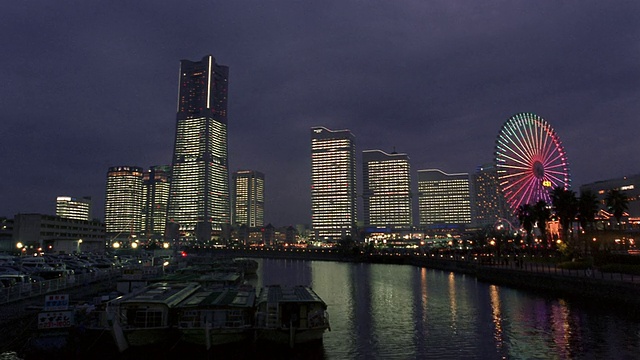 日本横滨，城市天际线和海湾黄昏视频素材