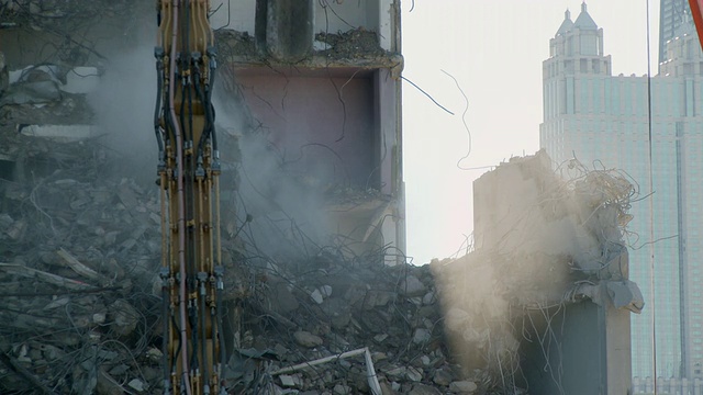 MS Wrecking ball拆除建筑/芝加哥，伊利诺伊州，美国视频素材