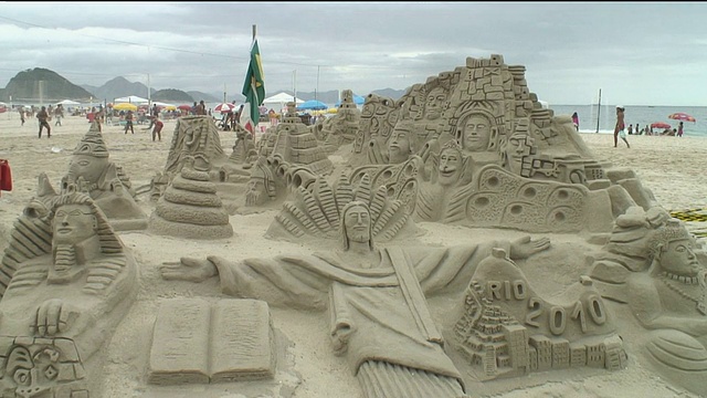 巴西科帕卡巴纳，里约热内卢，科尔科瓦多海滩，基督重现者的沙雕视频素材