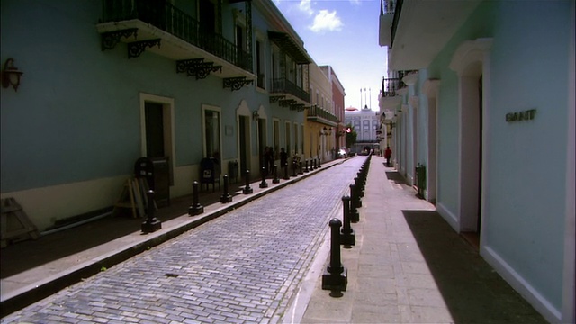 MS, PAN，狭窄的街道和排联排别墅，老圣胡安，波多黎各视频下载