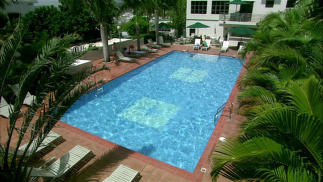 CS，人们在度假泳池里放松，法哈多，波多黎各视频下载