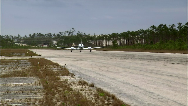 WS, TS，小型飞机降落在停机坪，阿巴科群岛，巴哈马视频下载