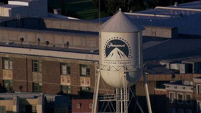 航空CU派拉蒙水塔和工作室外景在派拉蒙工作室/好莱坞，加利福尼亚州，美国。视频下载