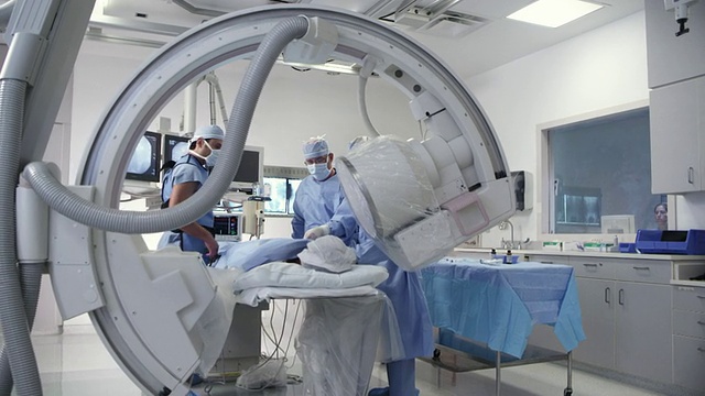 WS PAN手术室里的医生/休斯顿，德克萨斯州，美国视频下载