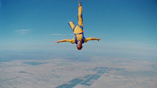 AIR TO AIR, CU, MS, Man跳伞，Eloy, Arizona, USA视频下载