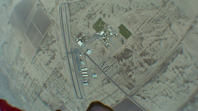 美国亚利桑那州埃洛伊市男子定点跳伞选手视频素材