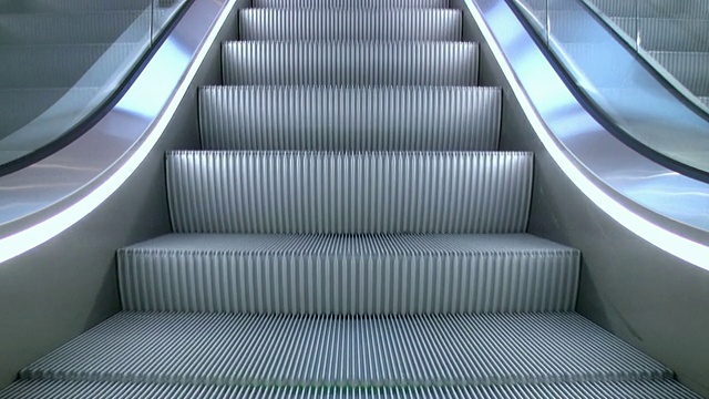 自动扶梯楼下的“无缝环路”高清视频下载