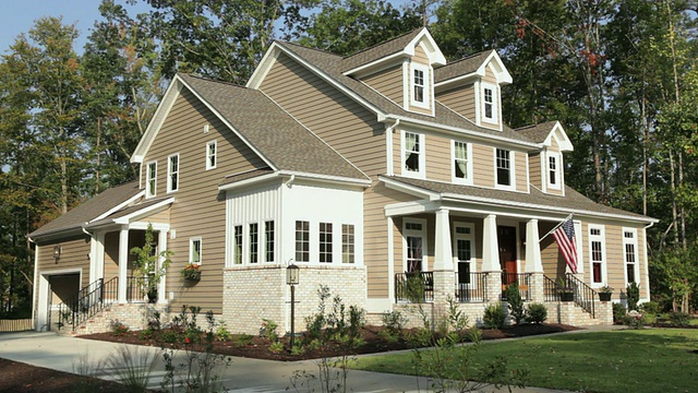 MS TD大型郊区住宅的四分之三视图/昆顿，弗吉尼亚，美国视频素材