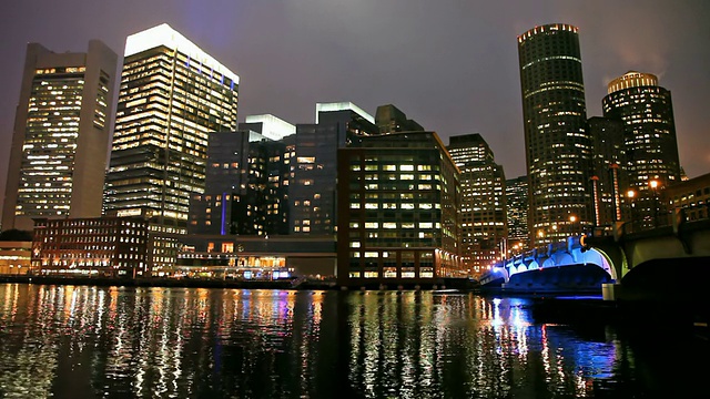 波士顿市的雾夜视频素材