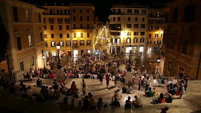 意大利罗马西班牙台阶的游客夜景视频素材