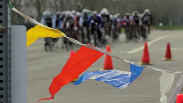 自行车竞赛的旗帜视频下载