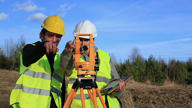 建筑工地的土地测量师视频素材